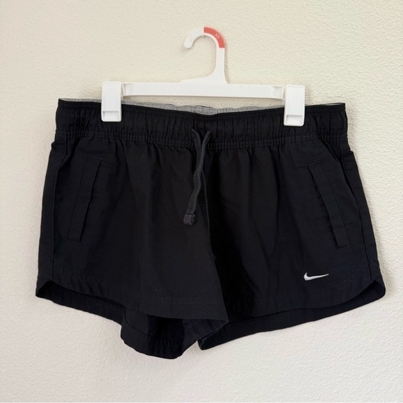 Nike Black Athletic Shorts Women’s Size XL - Picture 1 of 3